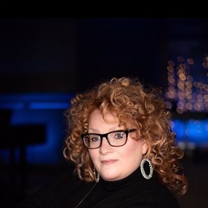 Meet your Posher, Dena